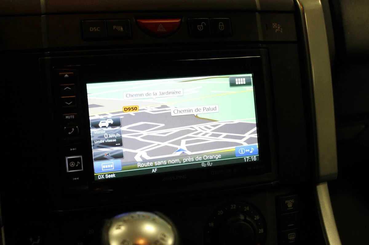 Range Rover Sport : autoradio GPS Alpine et commandes au volant conservées