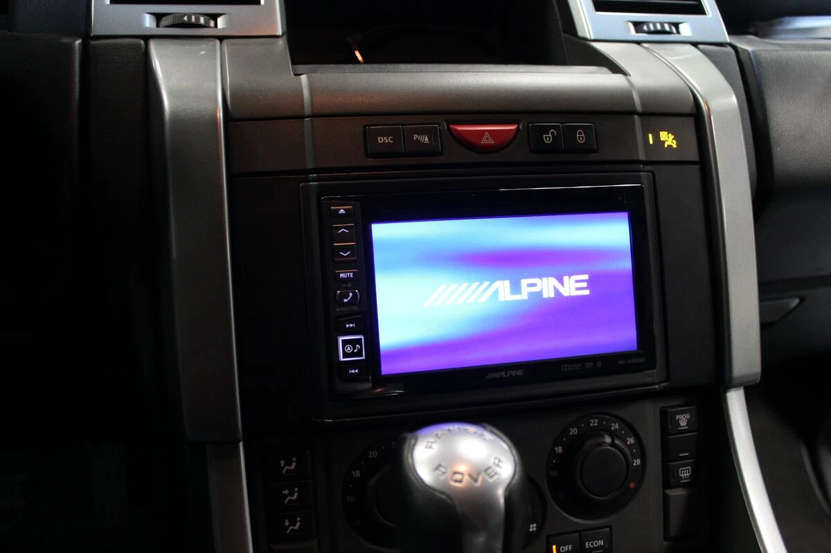 Range Rover Sport : autoradio GPS Alpine et commandes au volant conservées