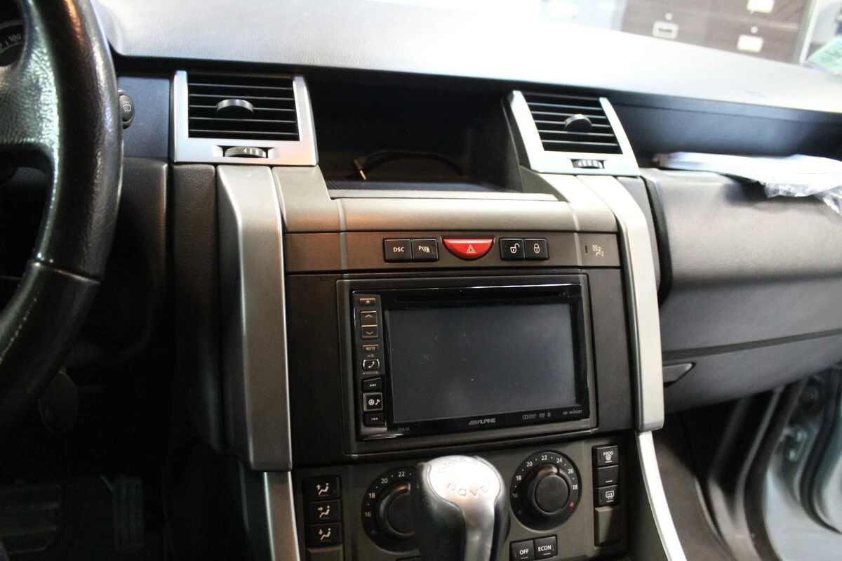 Range Rover Sport : autoradio GPS Alpine et commandes au volant conservées