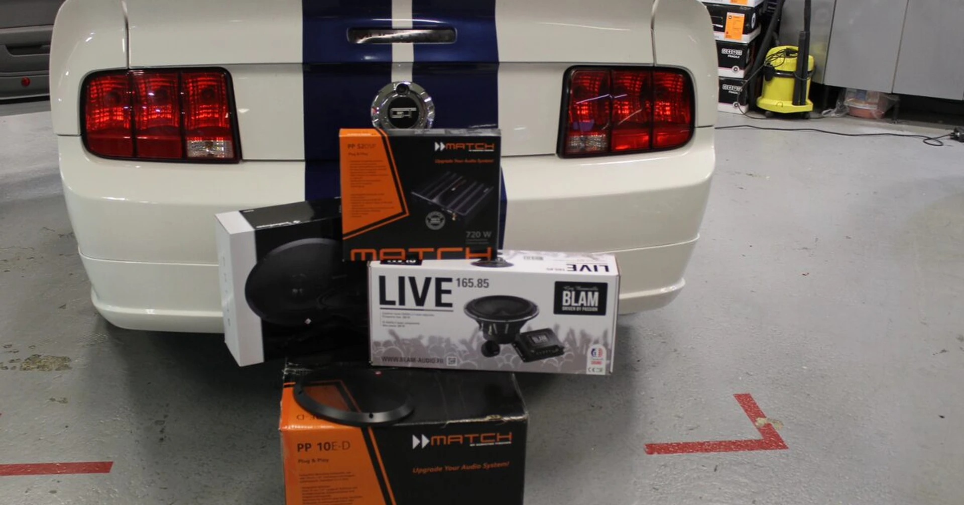 Ford Mustang : sono BLAM, ampli Match et GPS Pioneer