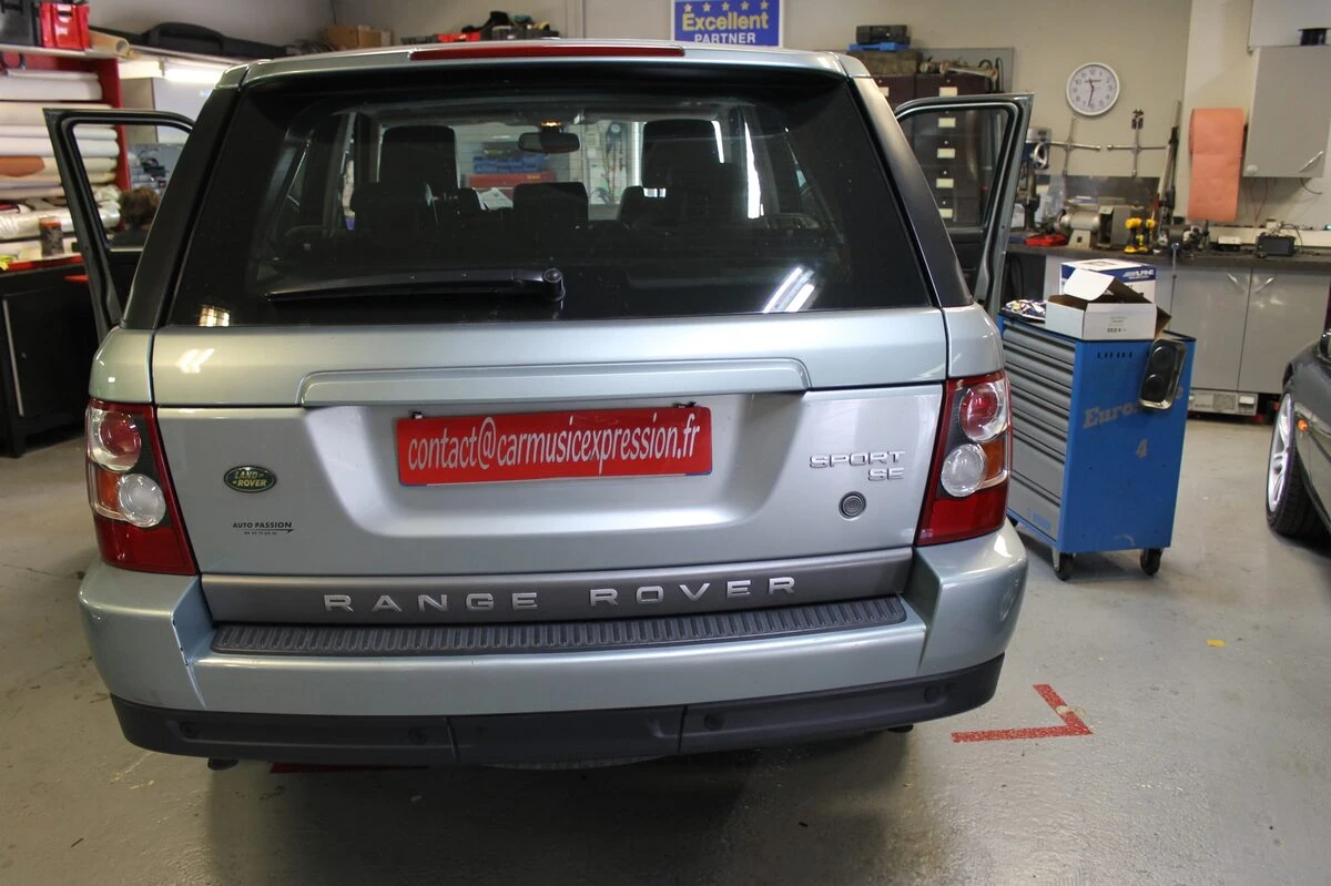 Range Rover Sport : autoradio GPS Alpine et commandes au volant conservées