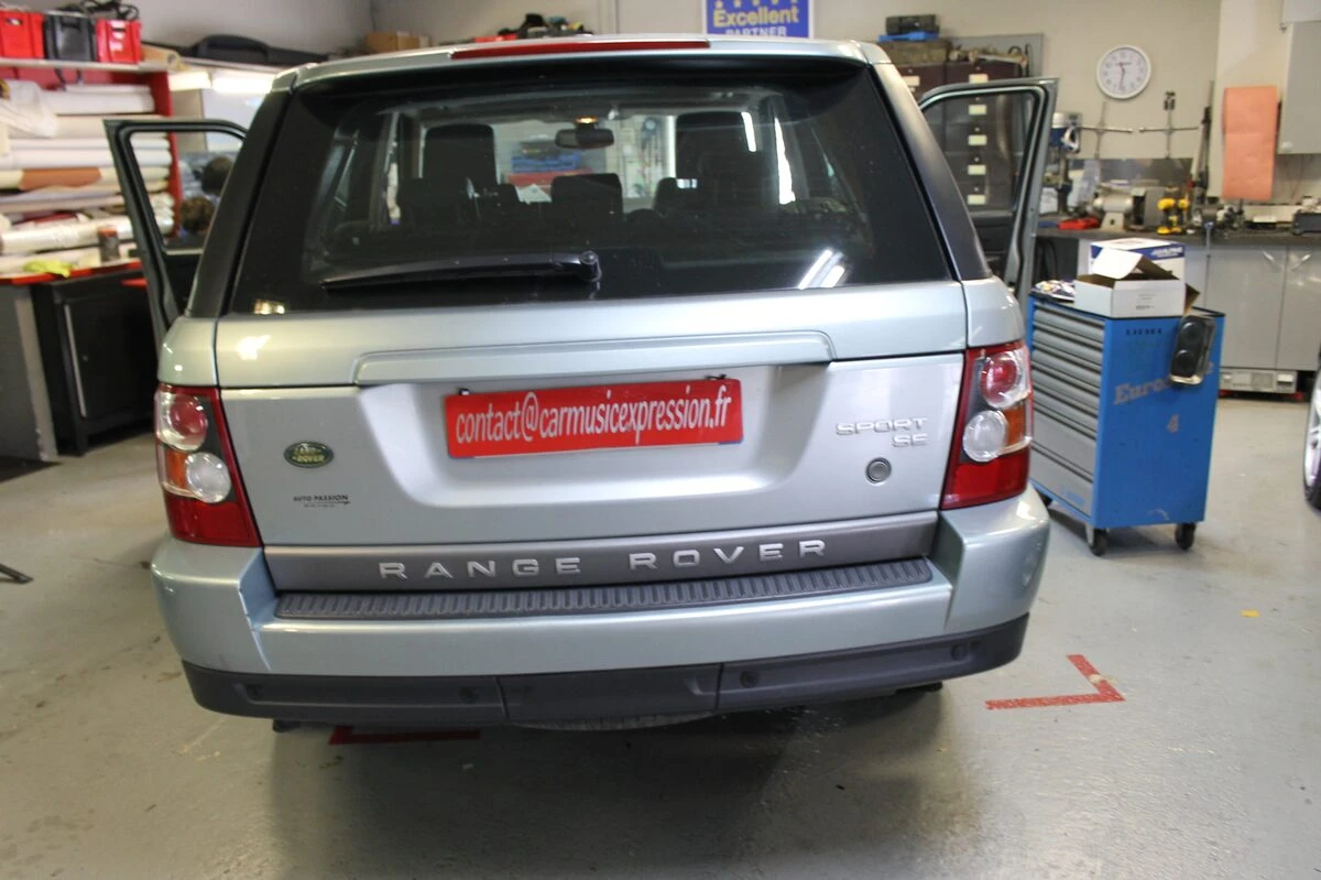 Range Rover Sport : autoradio GPS Alpine et commandes au volant conservées