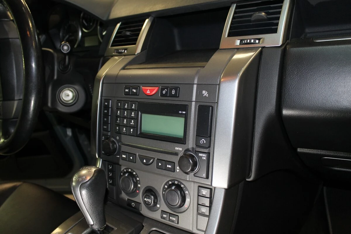 Range Rover Sport : autoradio GPS Alpine et commandes au volant conservées