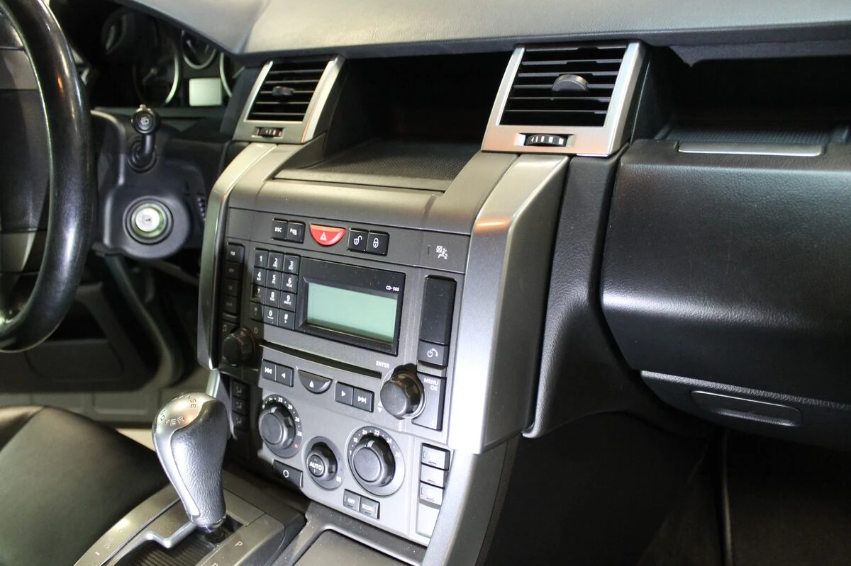 Range Rover Sport : autoradio GPS Alpine et commandes au volant conservées