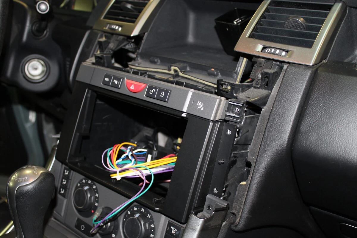Range Rover Sport : autoradio GPS Alpine et commandes au volant conservées
