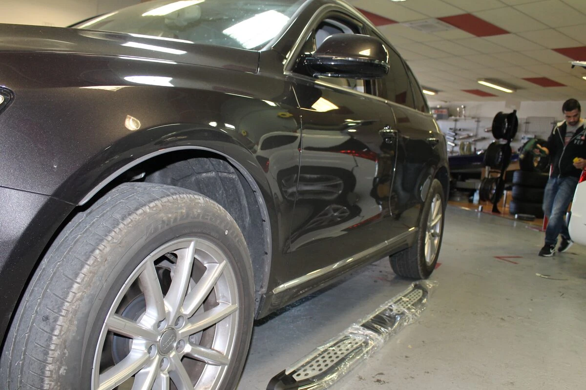 Audi Q5 2015 : pose de marchepieds latéraux type origine