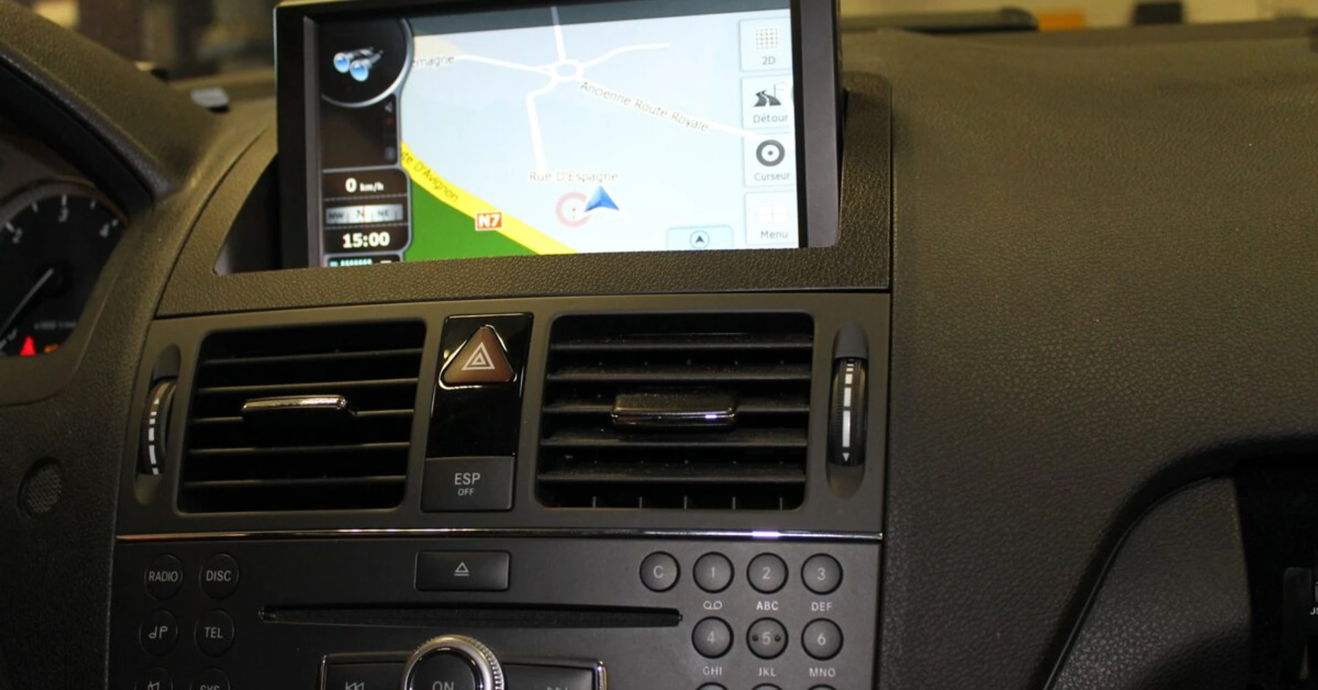 Mercedes C220 2011 : GPS avec lecteur DVD intégré