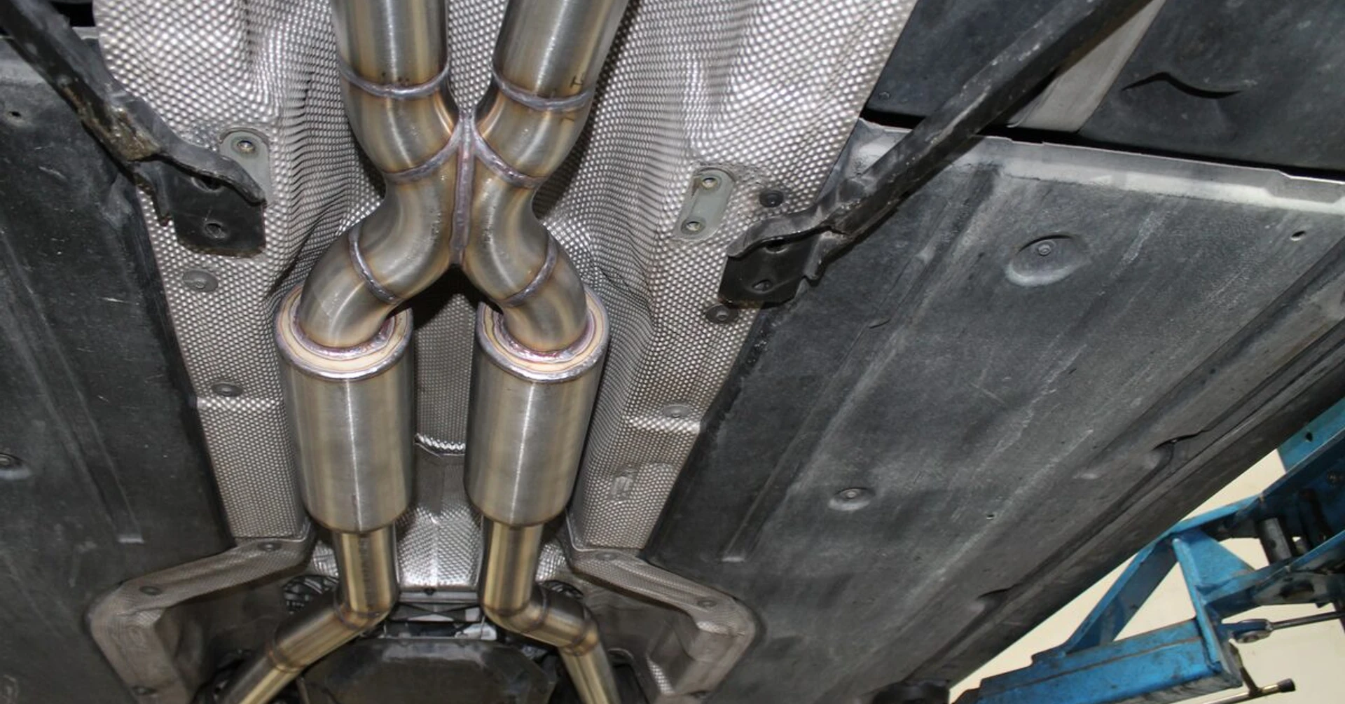 BMW M6 V10 : ligne d'échappement inox sur mesure