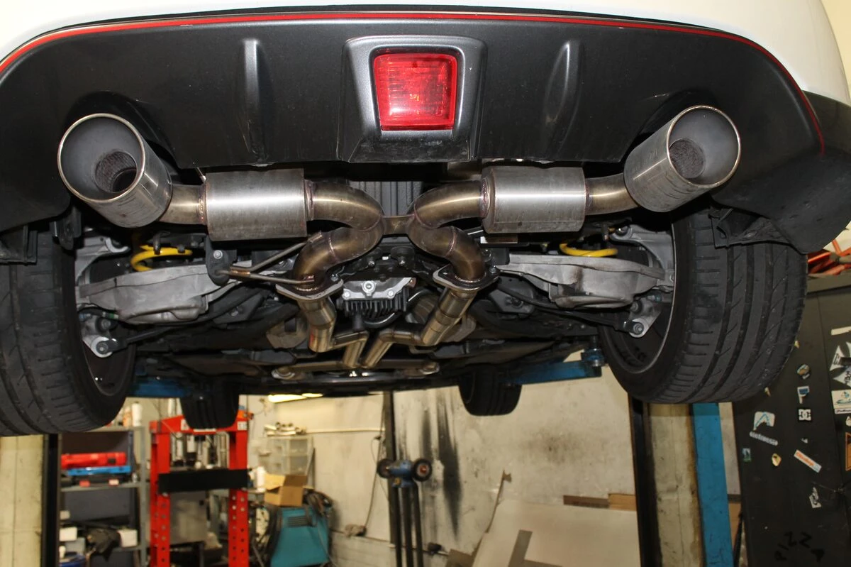 Nissan 370Z Nismo : ressorts sport, étriers rouges et échappement inox Pepinox