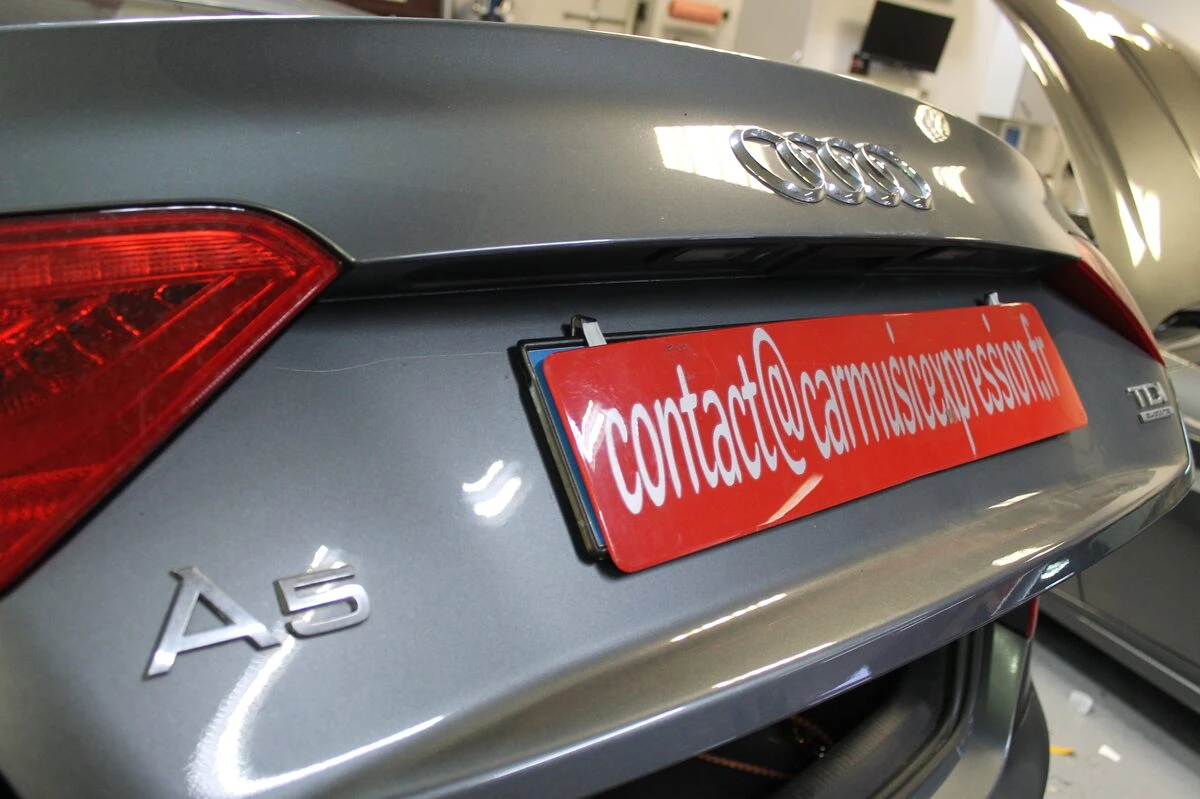 Audi A5 : caméra de recul sur écran d'origine et aide au stationnement complète