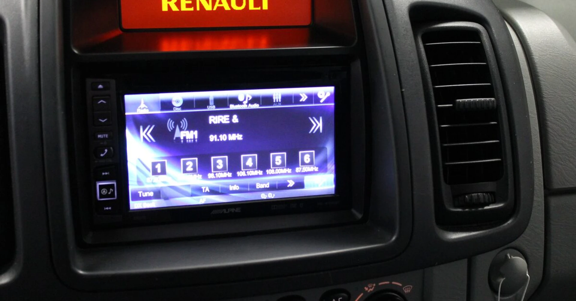 Renault Trafic 2016 : autoradio GPS Alpine