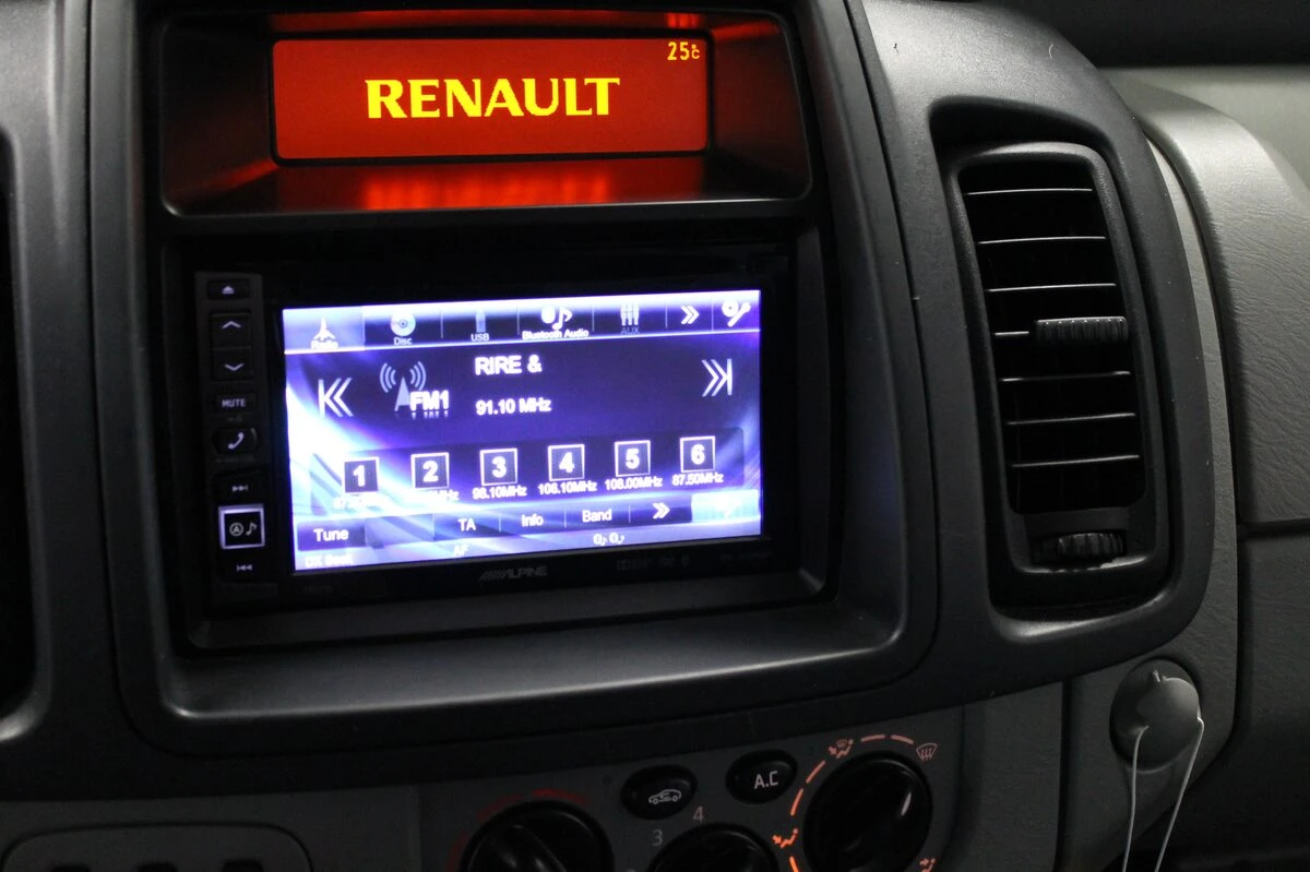 Renault Trafic 2016 : autoradio GPS Alpine avec commandes au volant