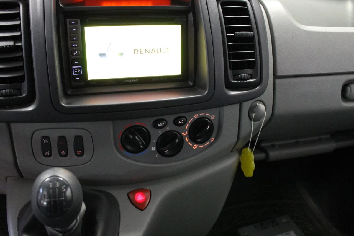 Renault Trafic 2016 : autoradio GPS Alpine avec commandes au volant