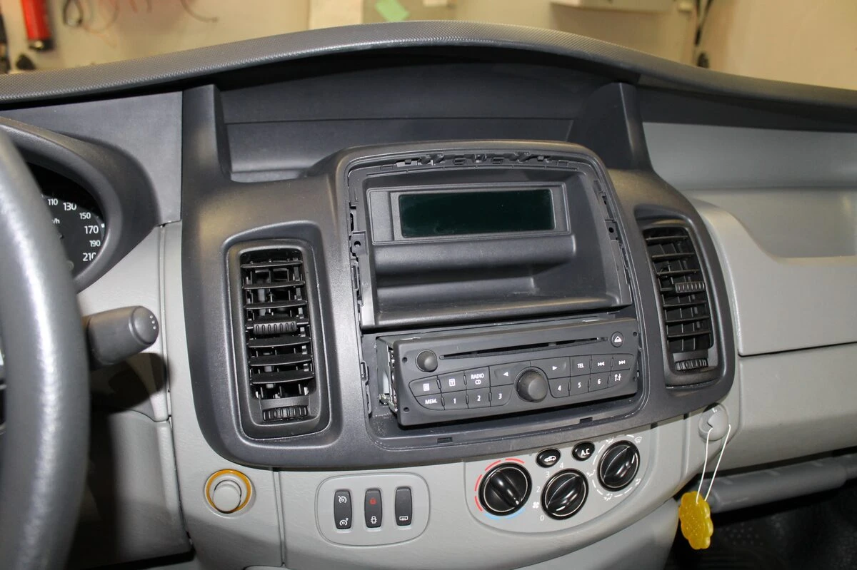 Renault Trafic 2016 : autoradio GPS Alpine avec commandes au volant