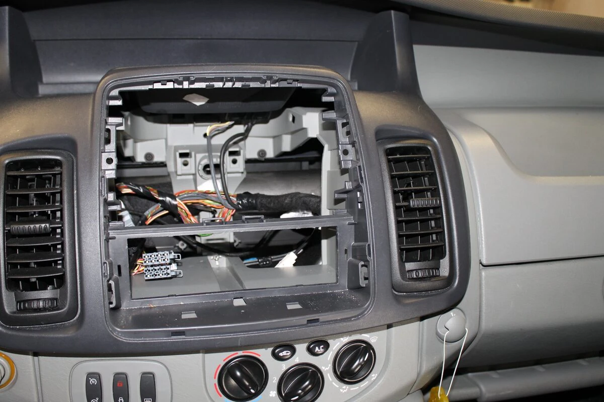 Renault Trafic 2016 : autoradio GPS Alpine avec commandes au volant