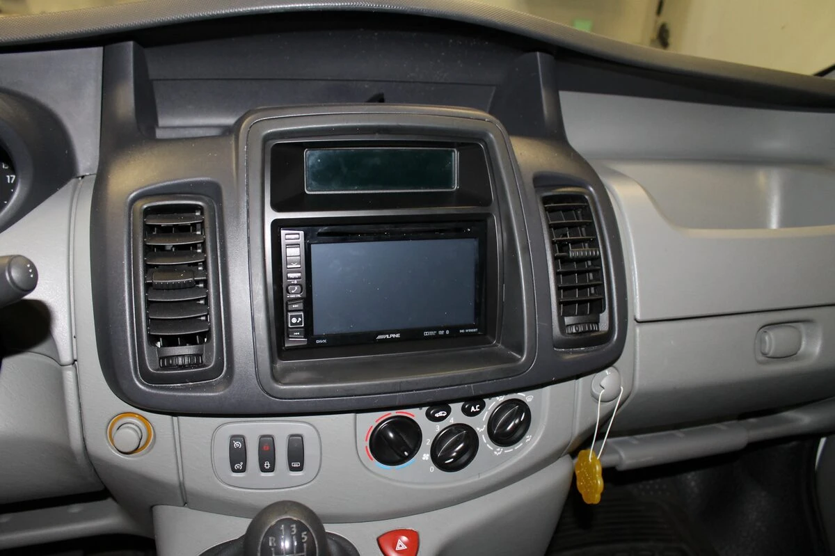 Renault Trafic 2016 : autoradio GPS Alpine avec commandes au volant