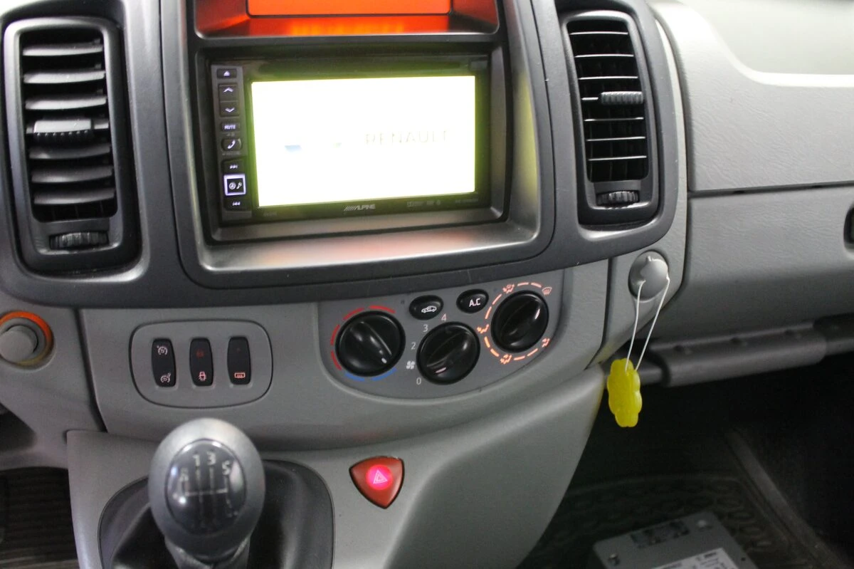 Renault Trafic 2016 : autoradio GPS Alpine avec commandes au volant