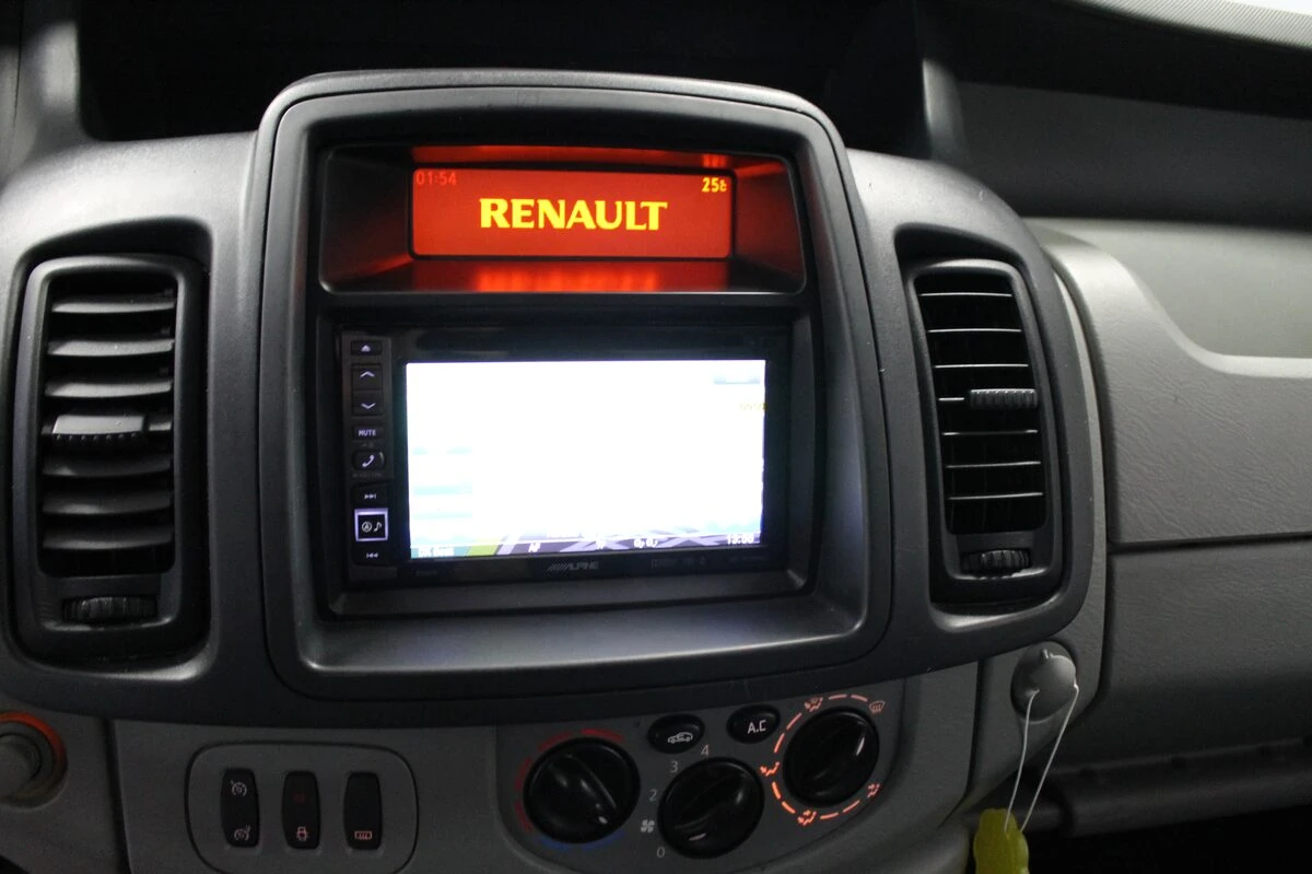 Renault Trafic 2016 : autoradio GPS Alpine avec commandes au volant