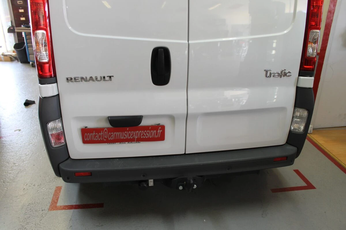 Renault Trafic 2016 : autoradio GPS Alpine avec commandes au volant