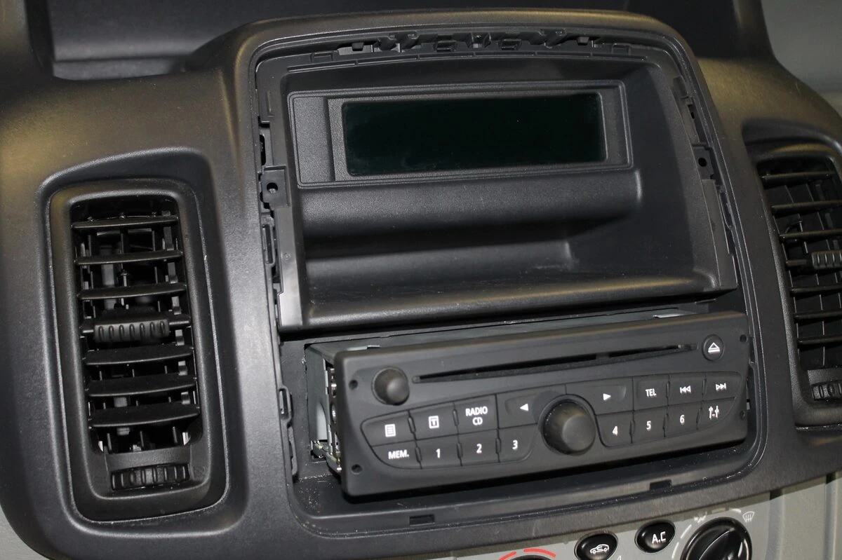 Renault Trafic 2016 : autoradio GPS Alpine avec commandes au volant