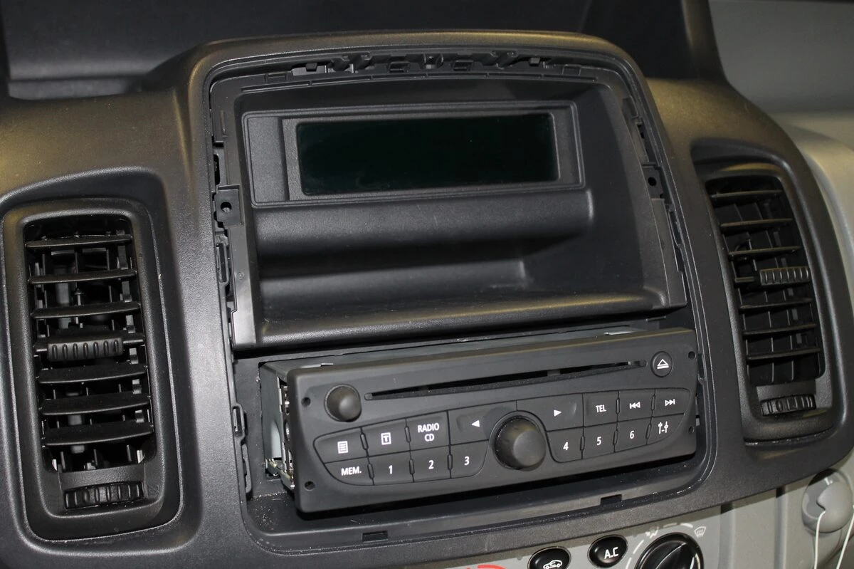 Renault Trafic 2016 : autoradio GPS Alpine avec commandes au volant