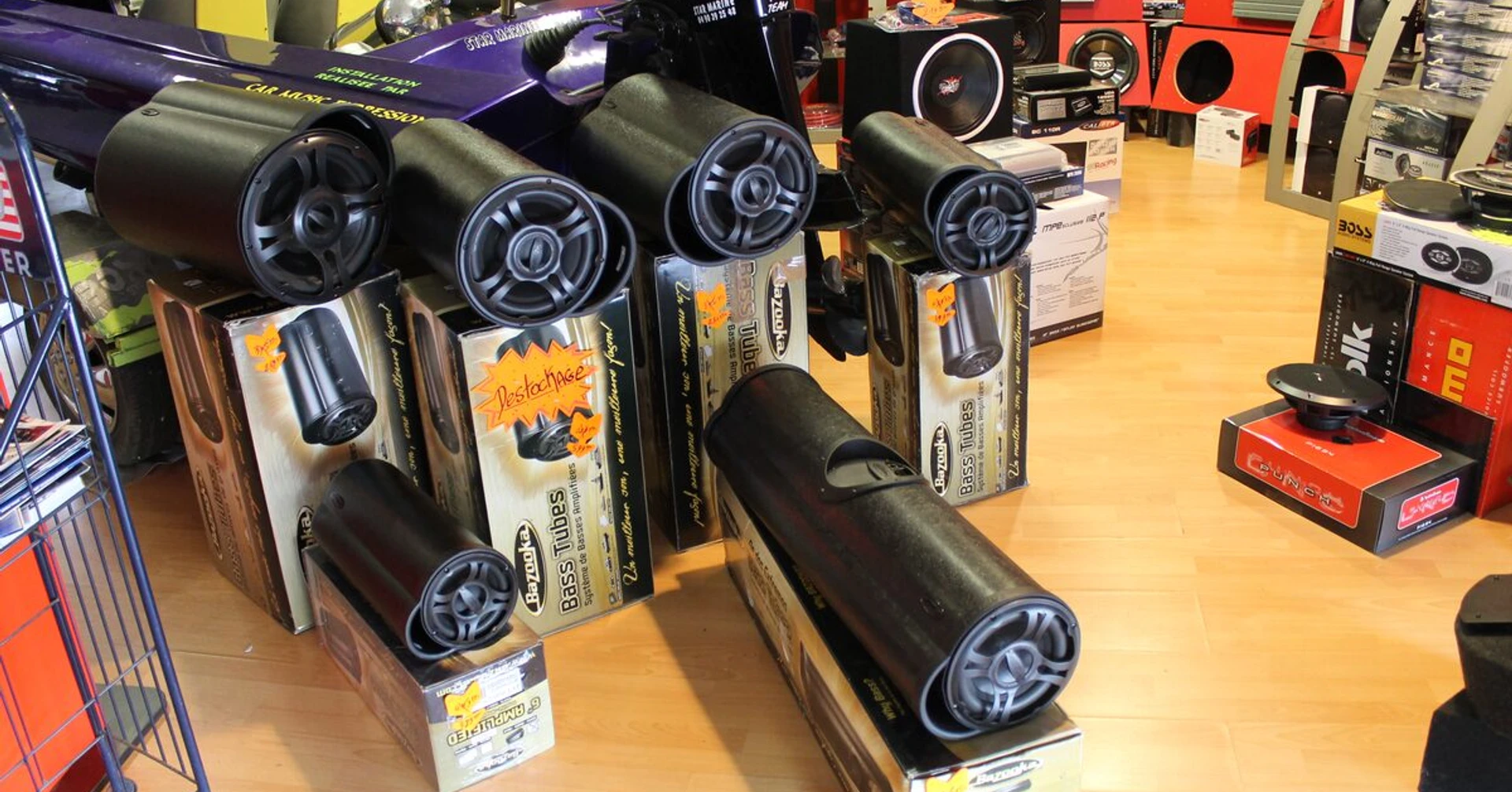 Caissons amplifiés Bazooka de 300 à 900 W RMS