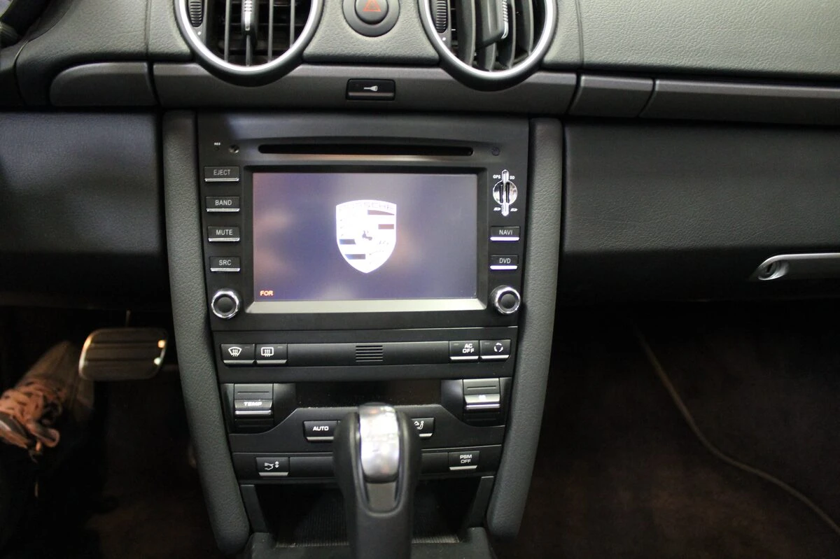 Porsche : autoradio GPS au format d'origine, prises USB et radars de stationnement