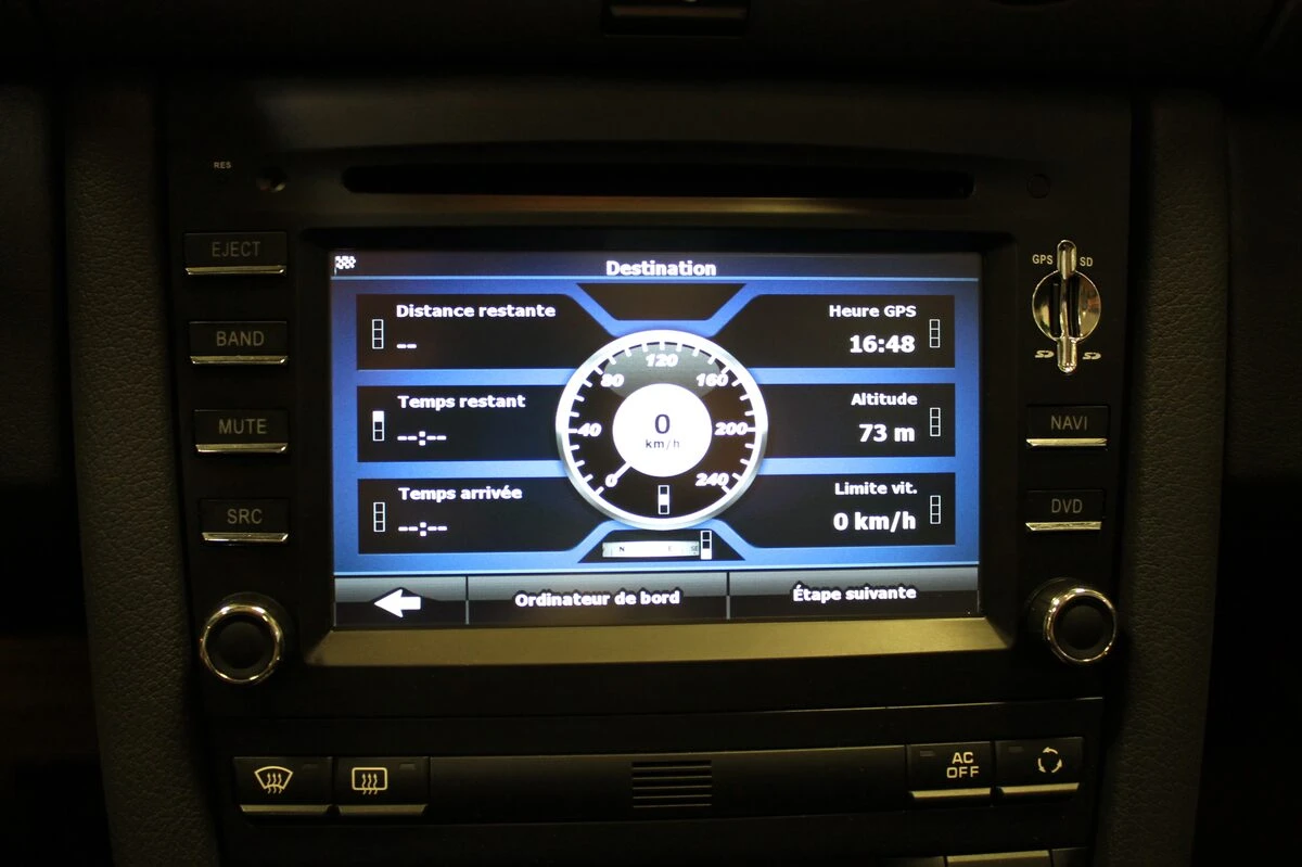 Porsche : autoradio GPS au format d'origine, prises USB et radars de stationnement