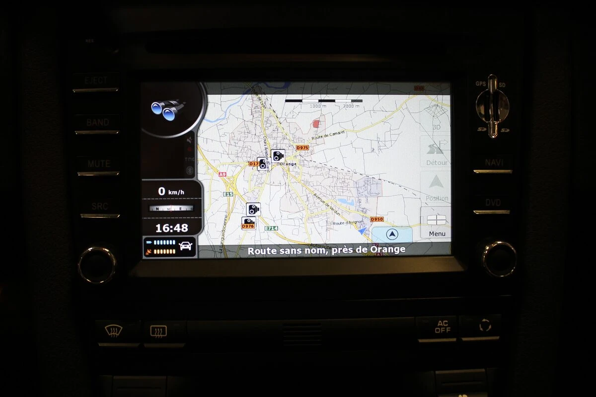 Porsche : autoradio GPS au format d'origine, prises USB et radars de stationnement