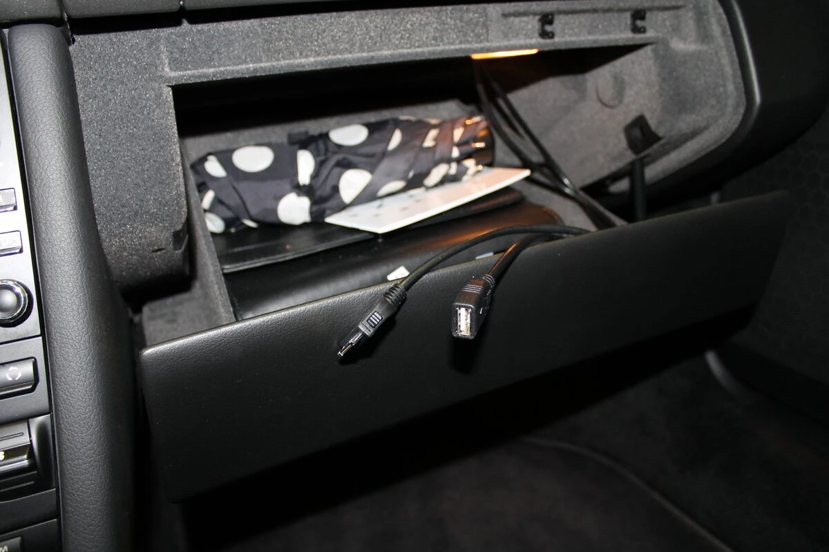 Porsche : autoradio GPS au format d'origine, prises USB et radars de stationnement