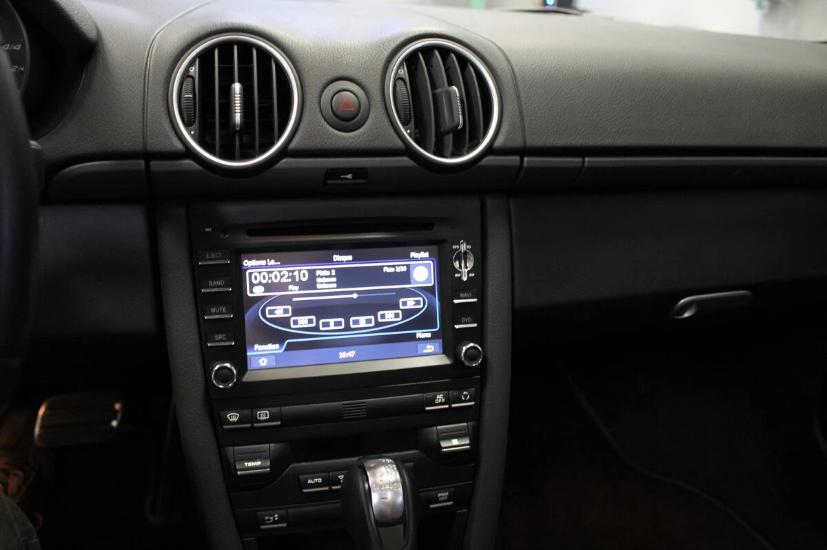 Porsche : autoradio GPS au format d'origine, prises USB et radars de stationnement