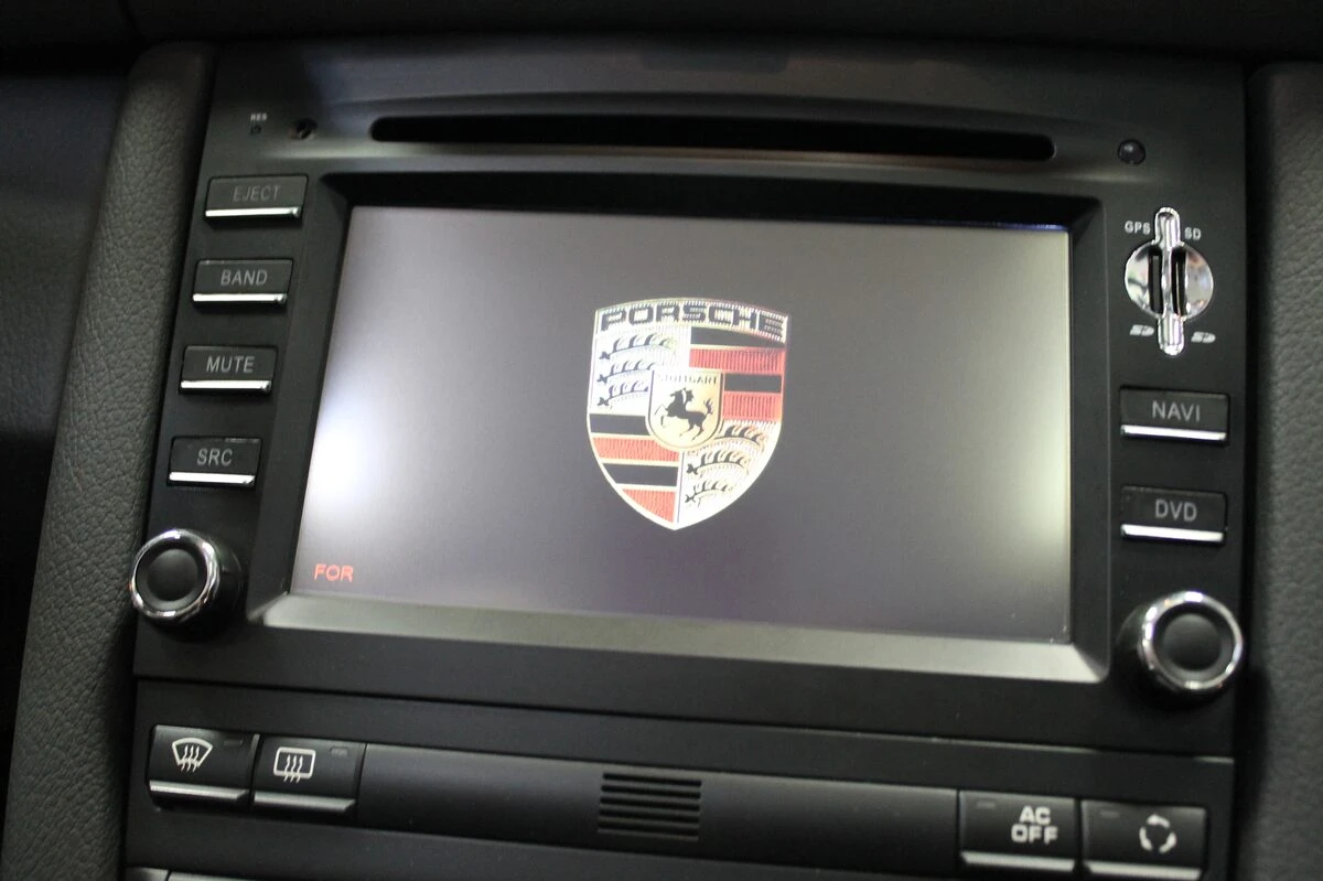 Porsche : autoradio GPS au format d'origine, prises USB et radars de stationnement