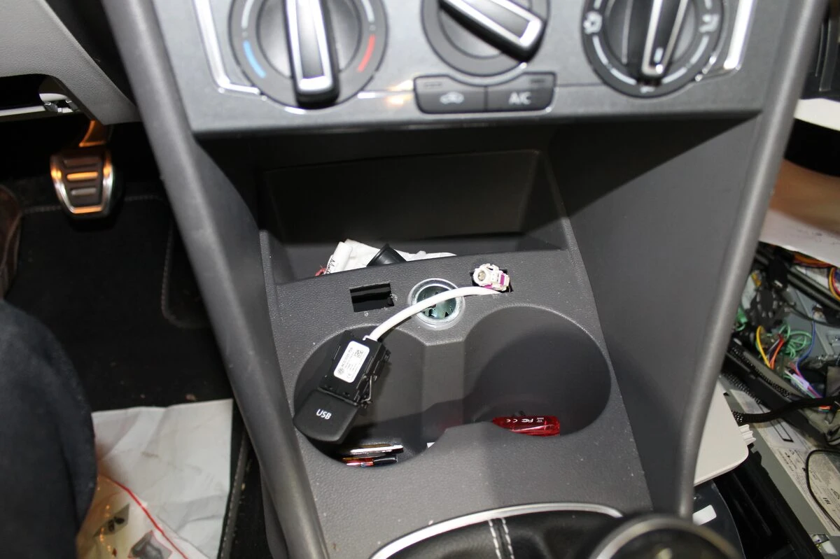 Volkswagen Polo 2015 : autoradio GPS et recodage CAN
