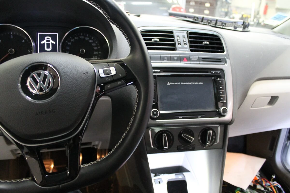 Volkswagen Polo 2015 : autoradio GPS et recodage CAN