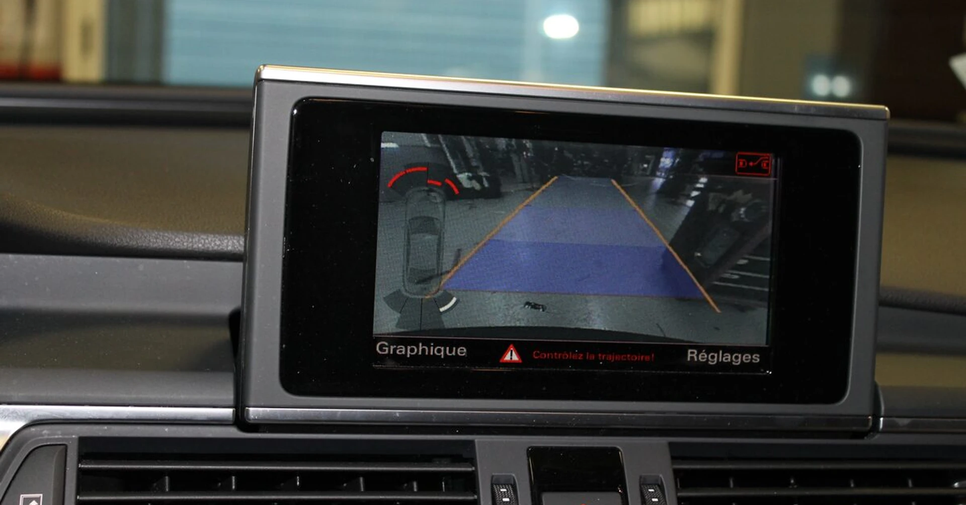 Audi A6 2014 : caméra de recul et radars sur l'écran MMI