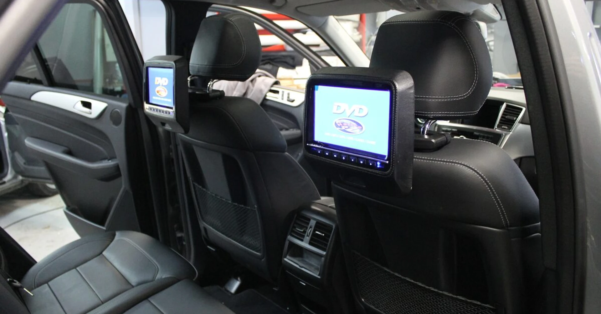 Mercedes ML 350 : écrans d'appuie-tête DVD et casques
