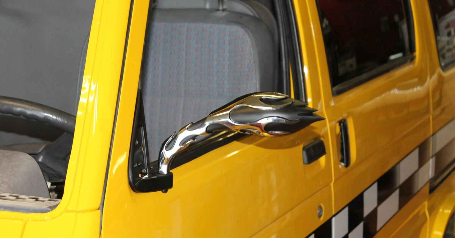 Projet Piaggio : vitres teintées et damier taxi
