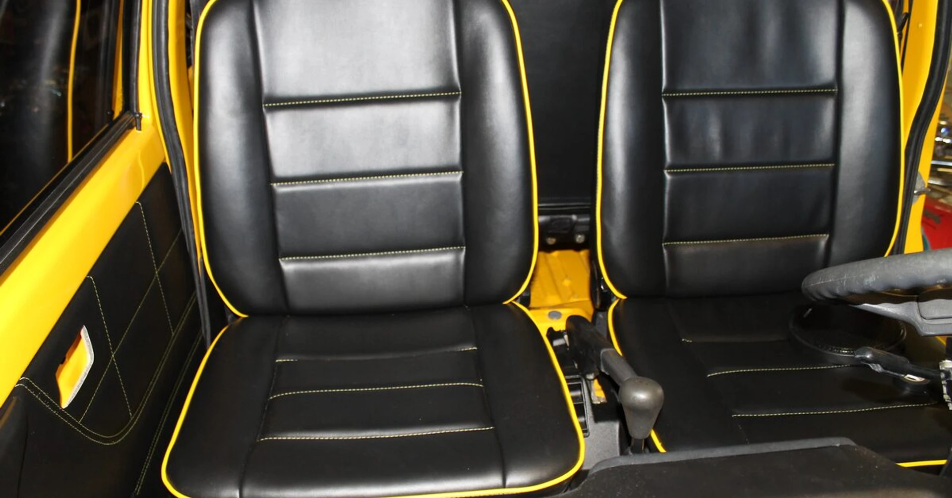 Projet Piaggio : sellerie cuir noir et jaune