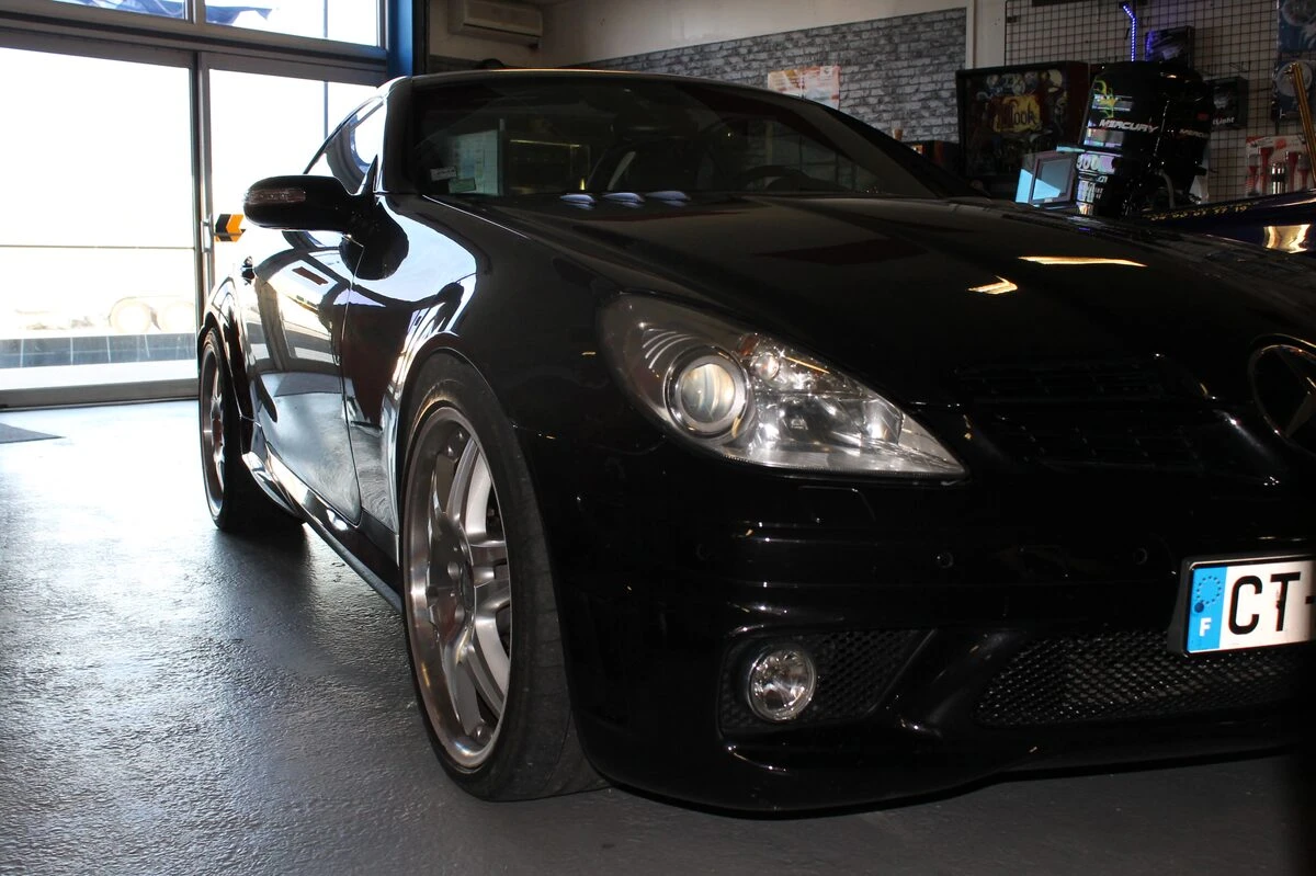 Mercedes SLK 55 AMG : jantes et échappement à quatre sorties