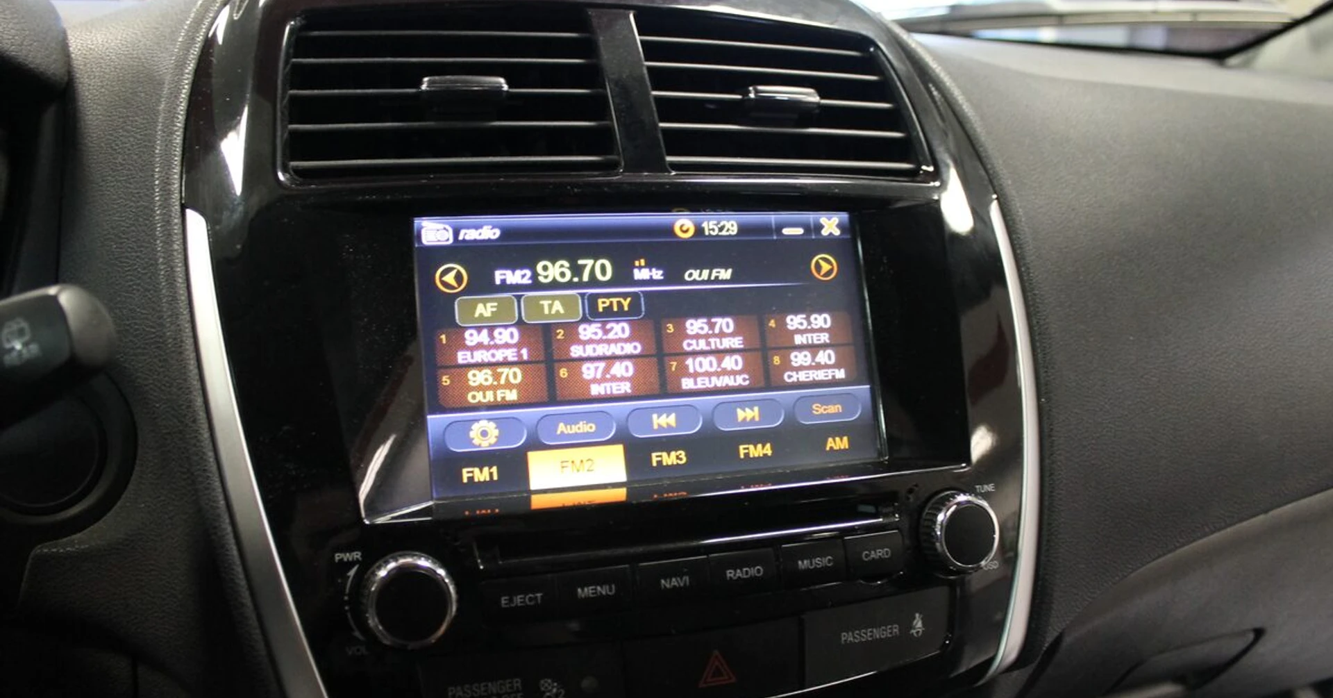 C4 Aircross : autoradio GPS, caméra de recul et Bluetooth