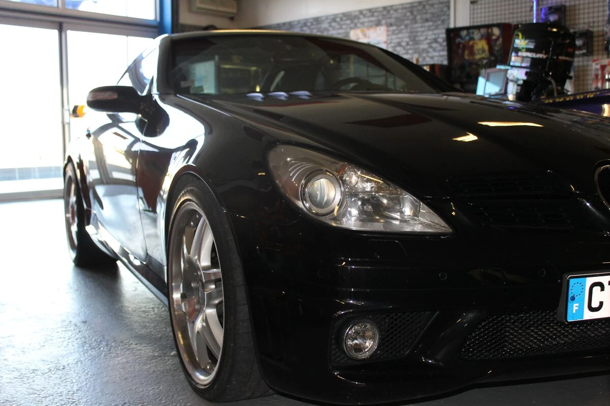 Mercedes SLK 55 AMG : jantes et échappement à quatre sorties
