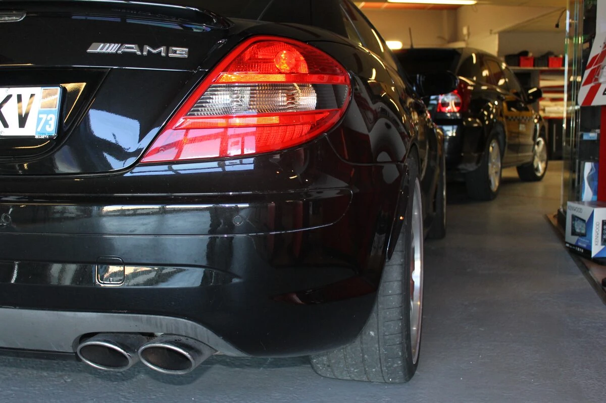 Mercedes SLK 55 AMG : jantes et échappement à quatre sorties