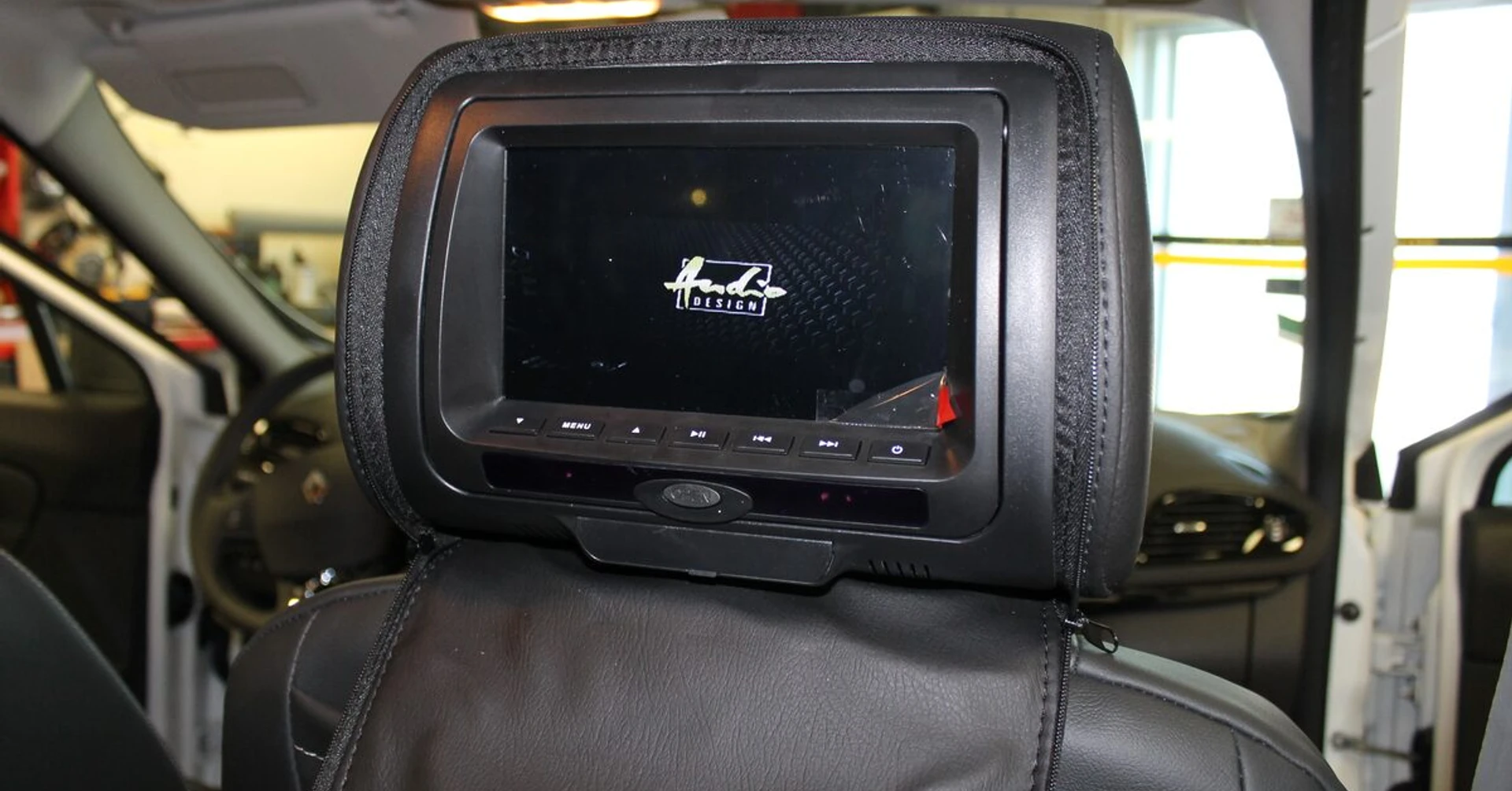 Renault Scénic : écrans appuie-tête DVD Hifonics