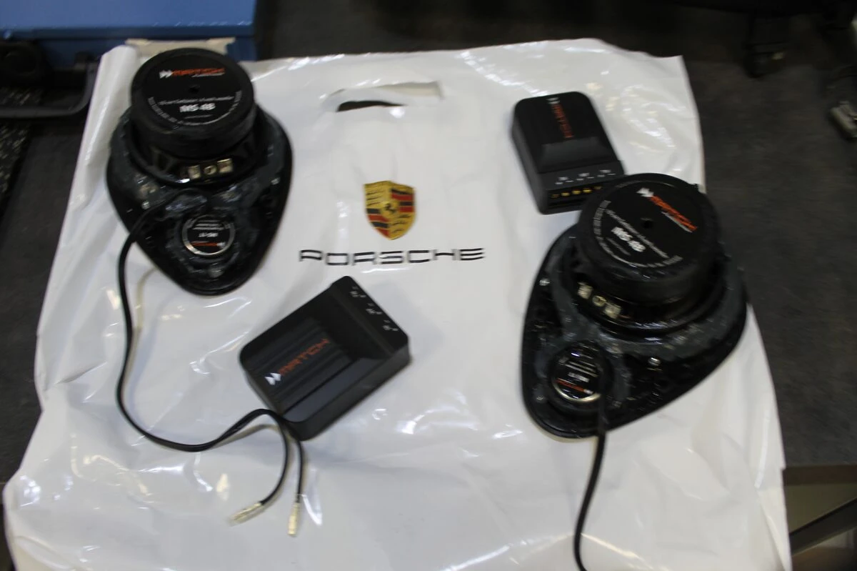 Porsche 996 : autoradio Android, haut-parleurs Match à l'avant et BLAM à l'arrière