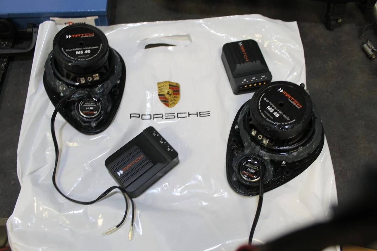 Porsche 996 : autoradio Android, haut-parleurs Match à l'avant et BLAM à l'arrière