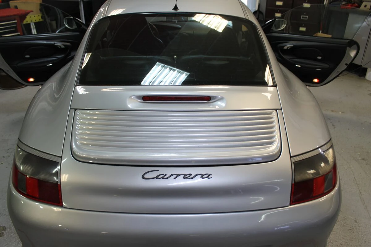 Porsche 996 : autoradio Android, haut-parleurs Match à l'avant et BLAM à l'arrière