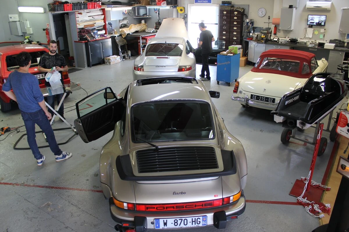 Porsche 996 : autoradio Android, haut-parleurs Match à l'avant et BLAM à l'arrière