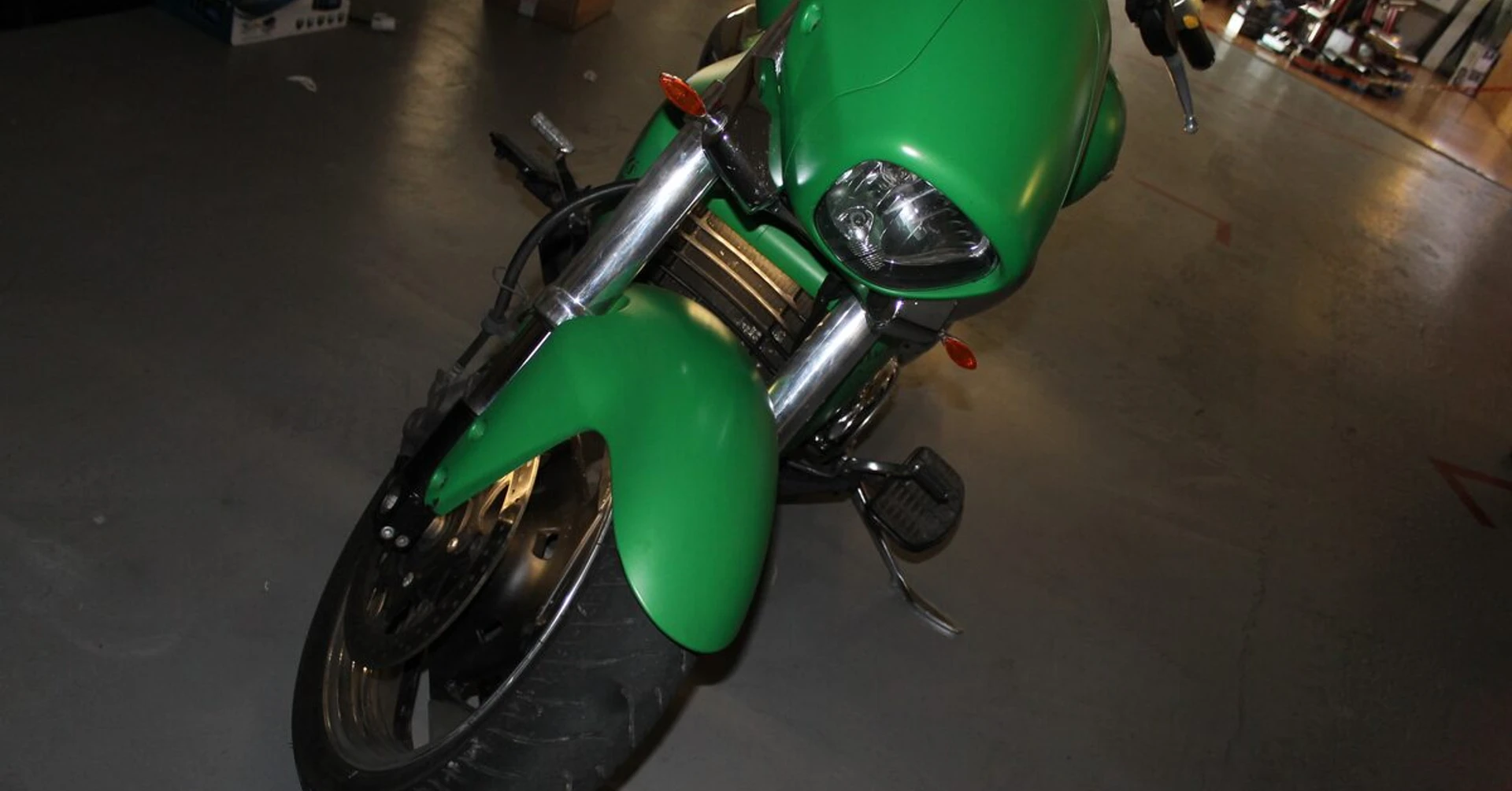 Moto custom Suzuki : création lumineuse LED