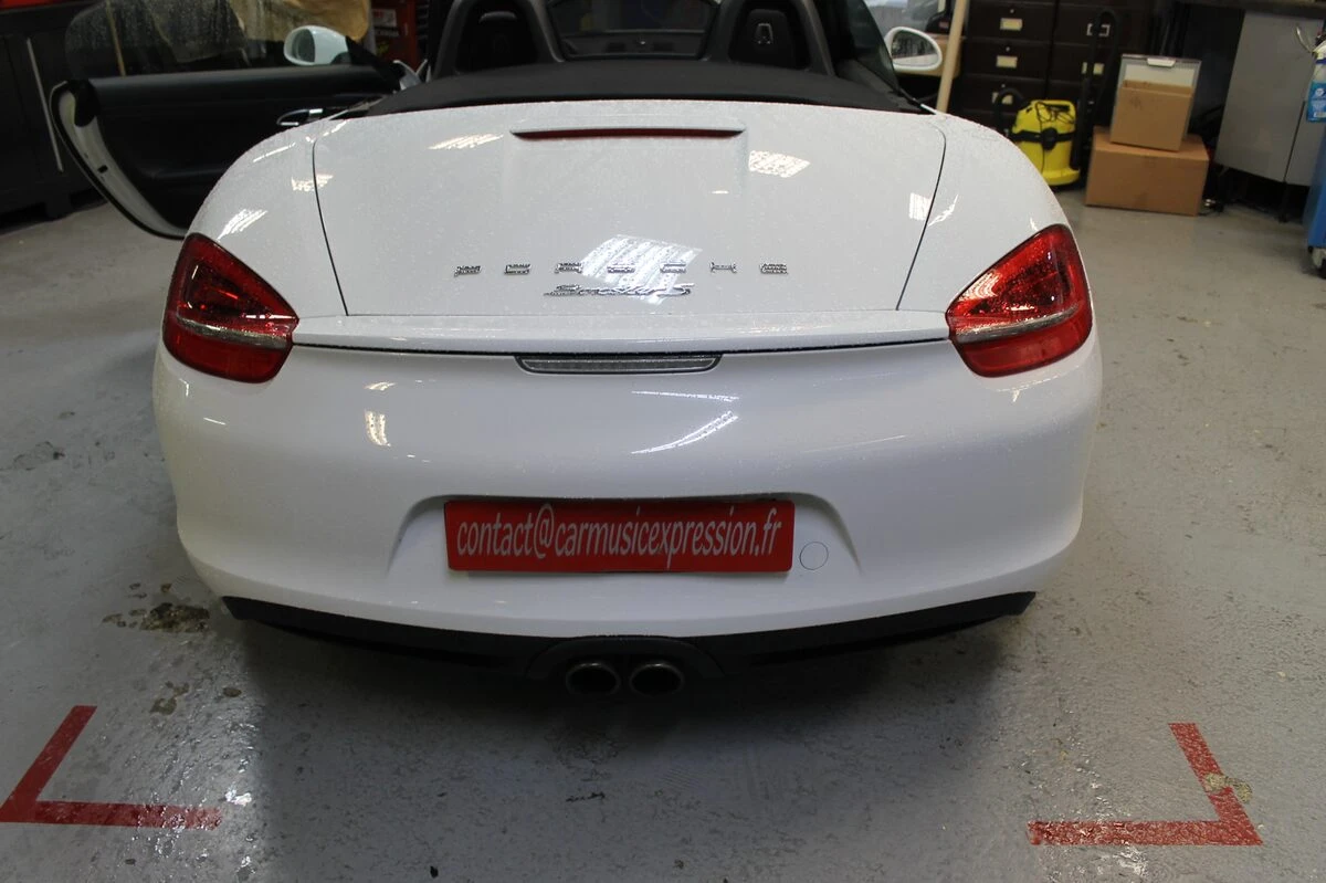 Porsche Boxster S : création de l'option caméra de recul sur l'écran d'origine