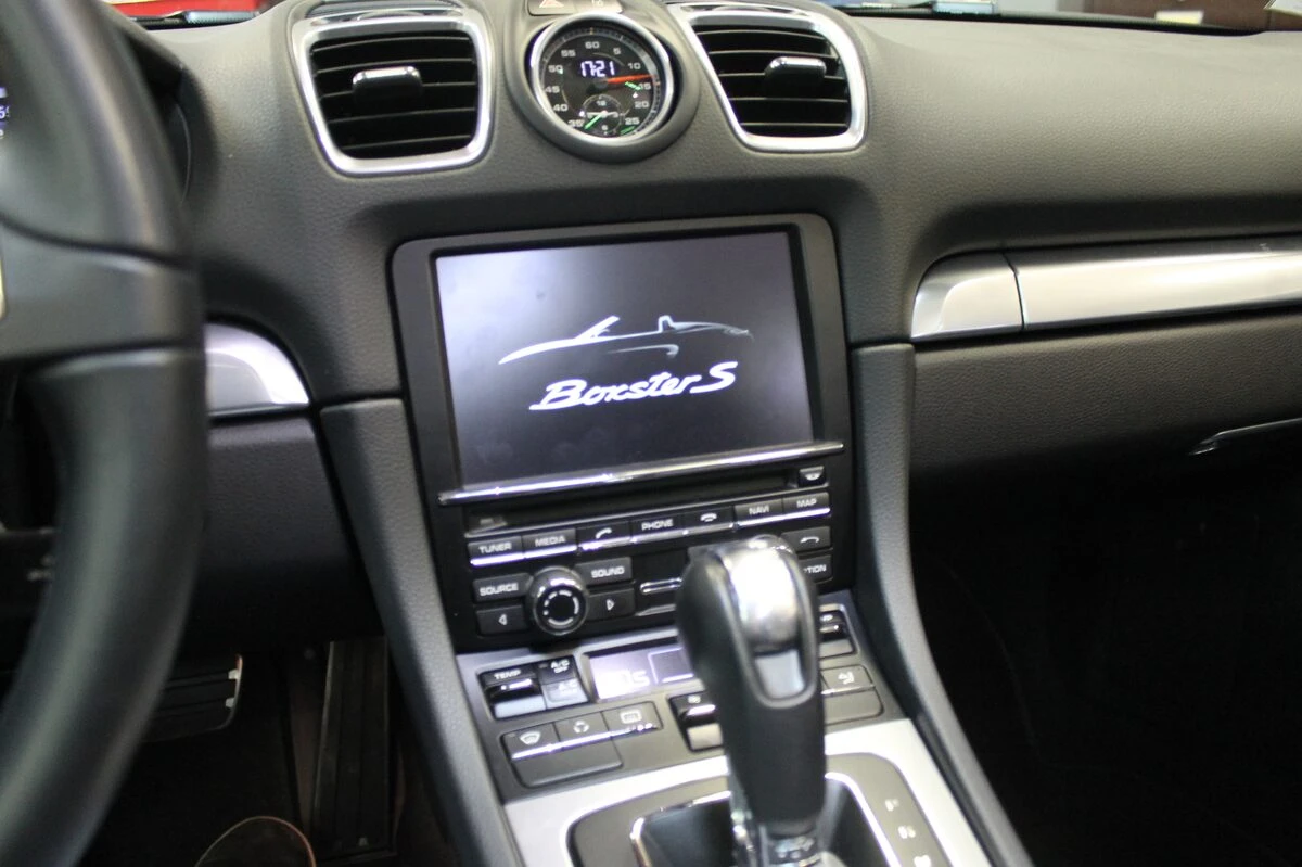 Porsche Boxster S : création de l'option caméra de recul sur l'écran d'origine